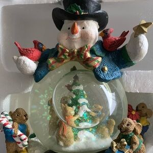 New in box Musical snowman water globe